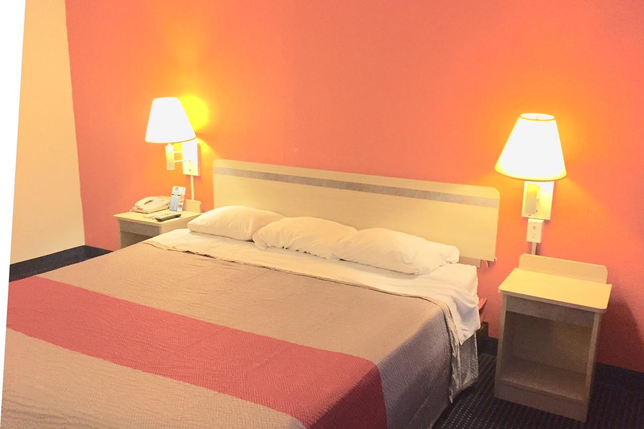 Red Carpet Inn Gibbstown Экстерьер фото